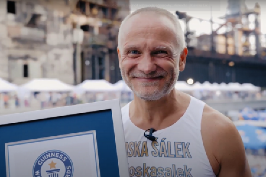 Joska Šálek překonal už třetí světový rekord! Tentokrát v planku se zátěží